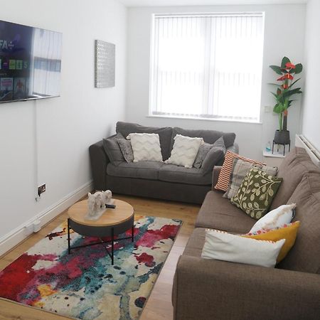 Affordably Elegant Apartments Close To Coop Live, Etihad Stadium And Manchester City Centre Buitenkant foto