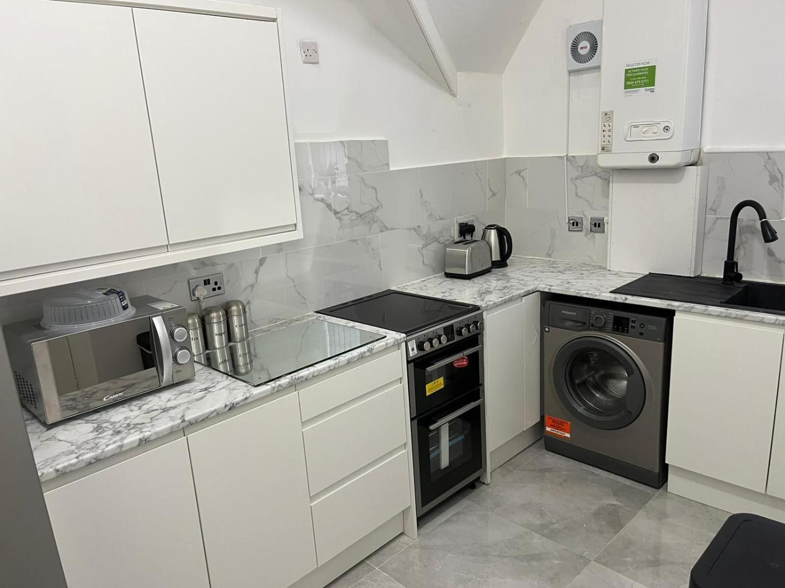 Affordably Elegant Apartments Close To Coop Live, Etihad Stadium And Manchester City Centre Buitenkant foto
