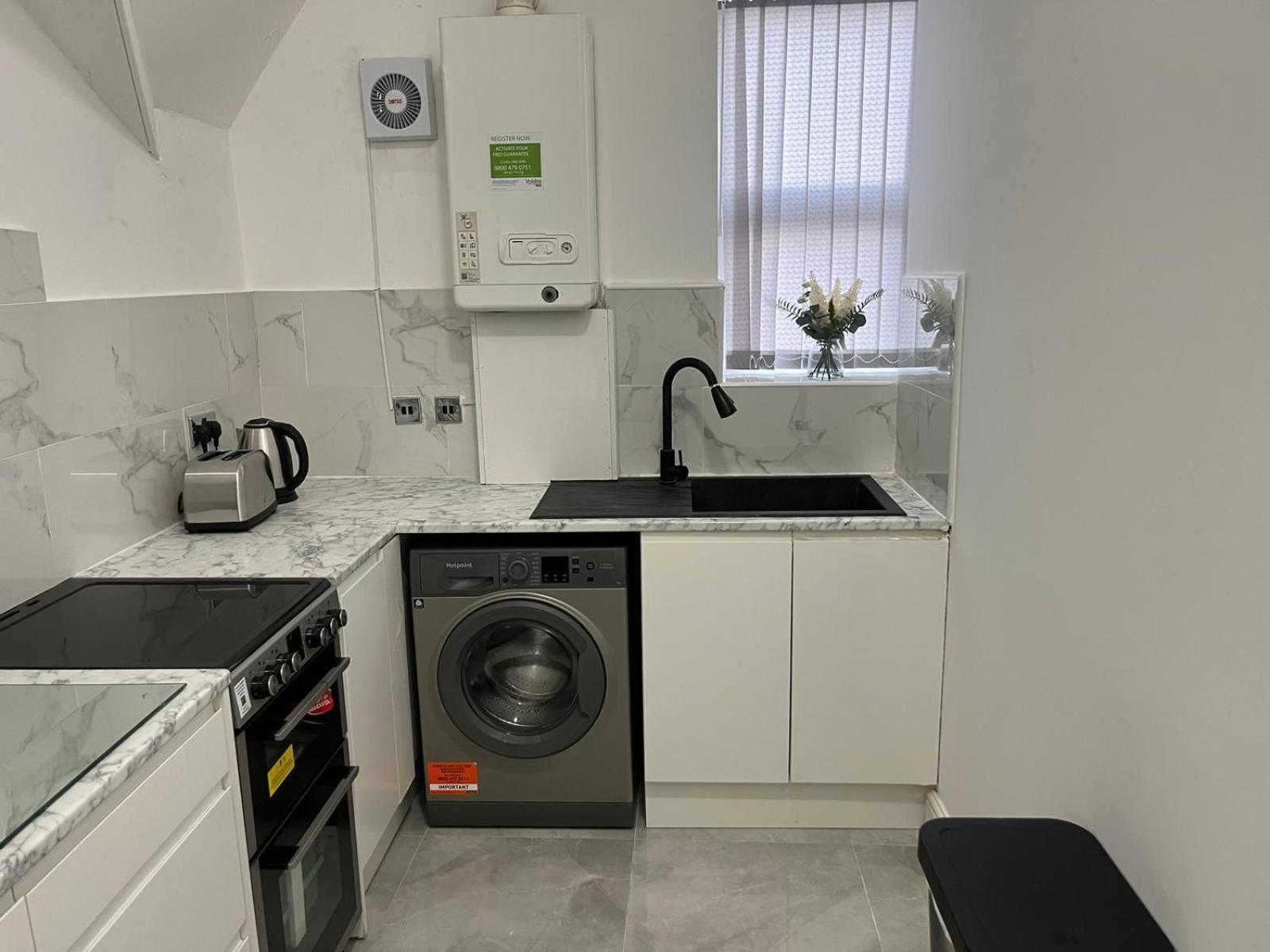 Affordably Elegant Apartments Close To Coop Live, Etihad Stadium And Manchester City Centre Buitenkant foto