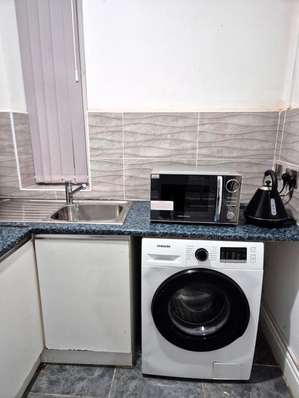 Affordably Elegant Apartments Close To Coop Live, Etihad Stadium And Manchester City Centre Buitenkant foto