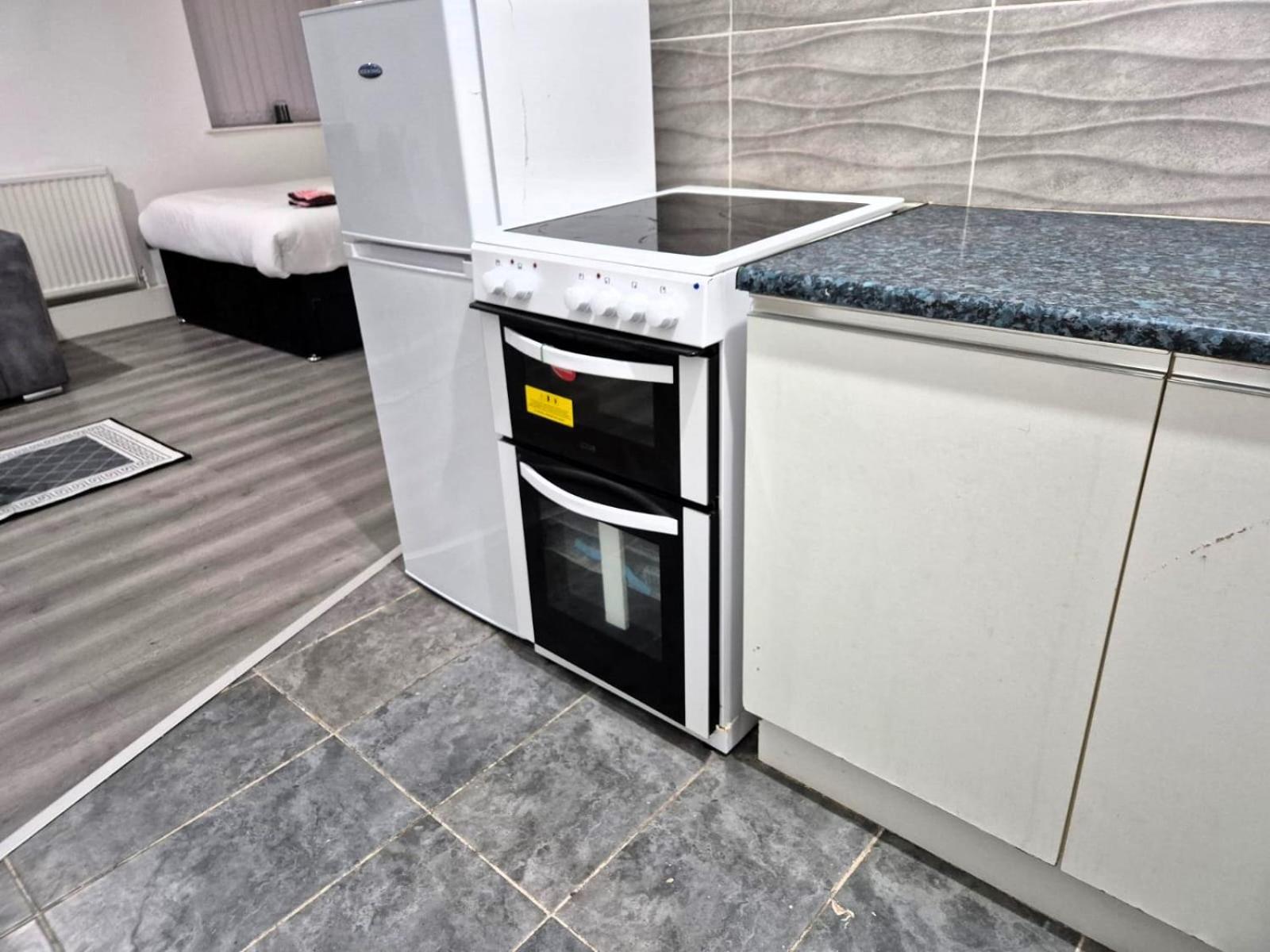 Affordably Elegant Apartments Close To Coop Live, Etihad Stadium And Manchester City Centre Buitenkant foto