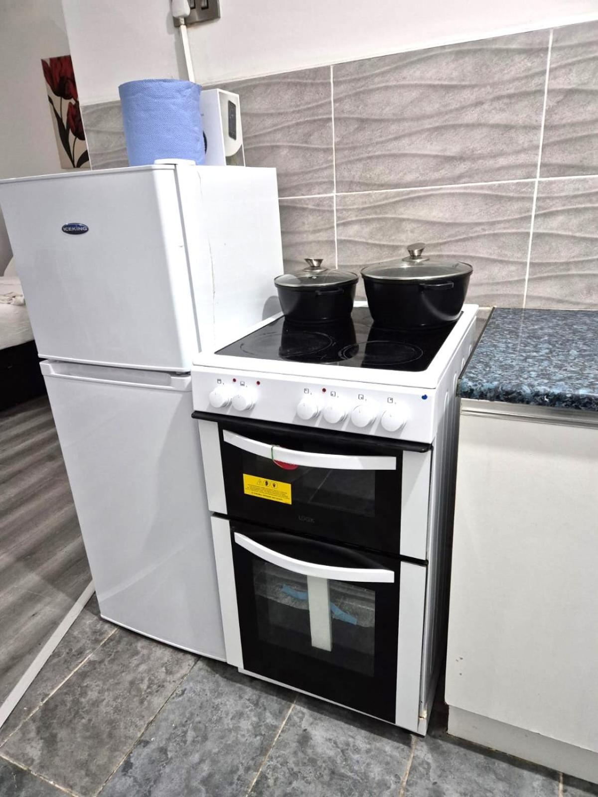Affordably Elegant Apartments Close To Coop Live, Etihad Stadium And Manchester City Centre Buitenkant foto
