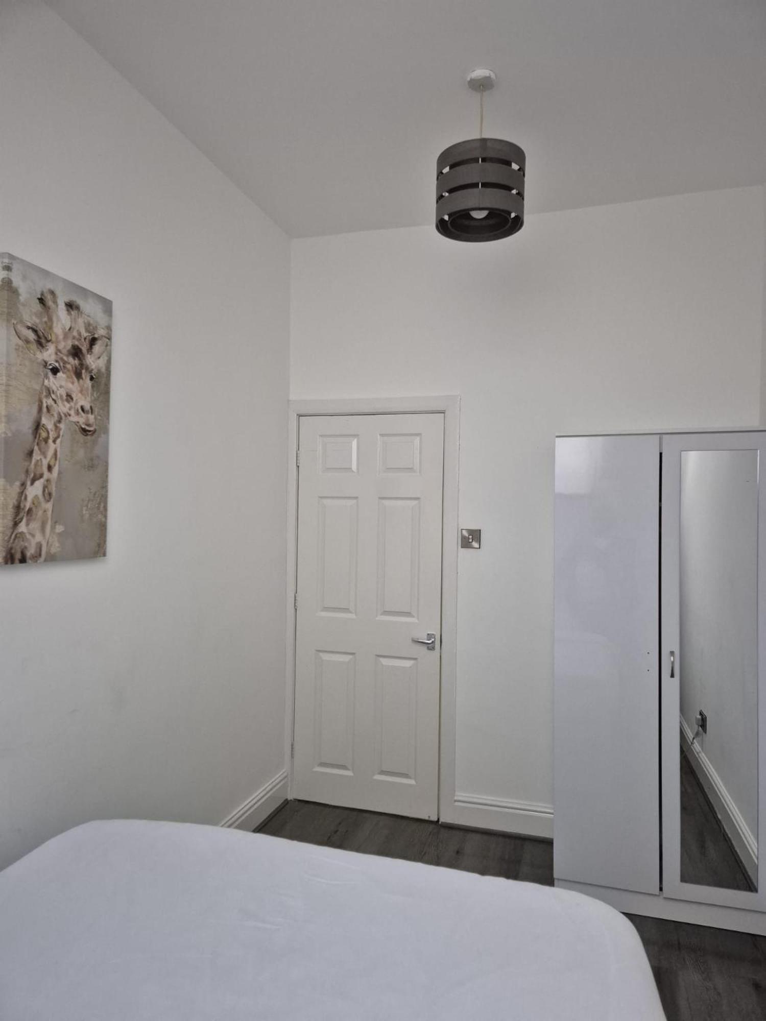 Affordably Elegant Apartments Close To Coop Live, Etihad Stadium And Manchester City Centre Buitenkant foto