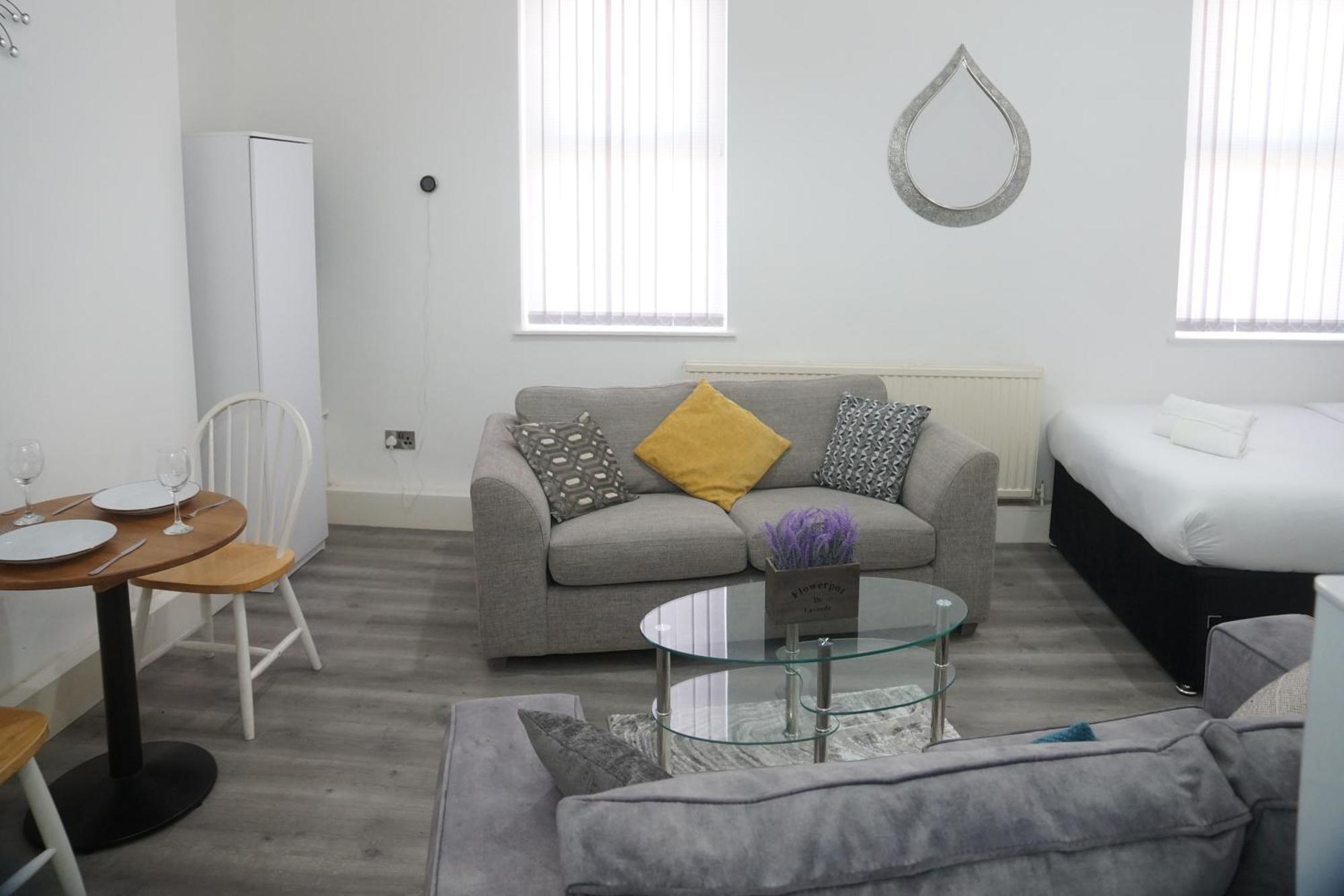 Affordably Elegant Apartments Close To Coop Live, Etihad Stadium And Manchester City Centre Buitenkant foto
