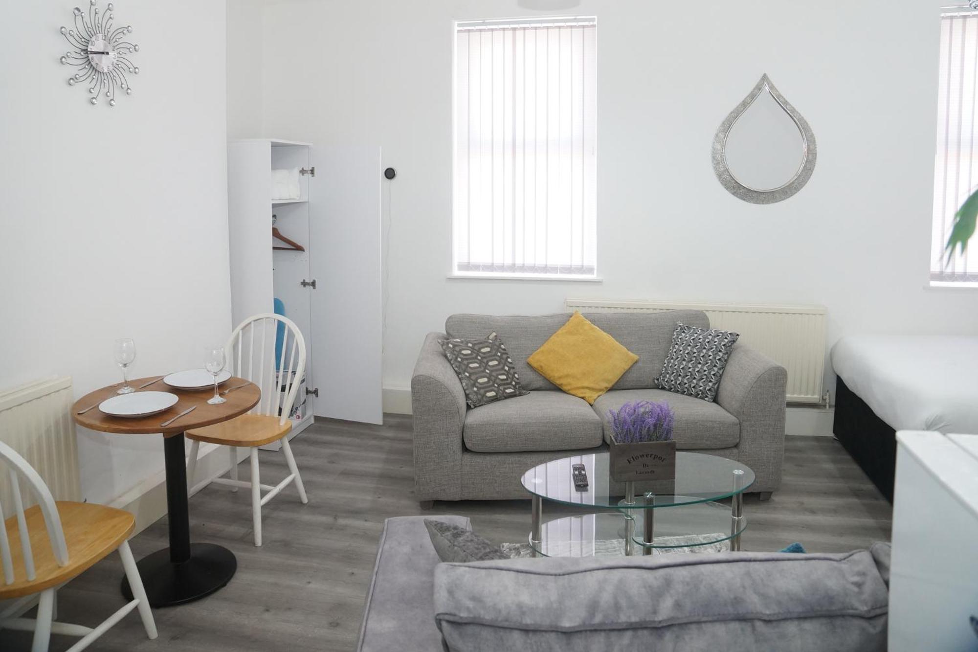 Affordably Elegant Apartments Close To Coop Live, Etihad Stadium And Manchester City Centre Buitenkant foto